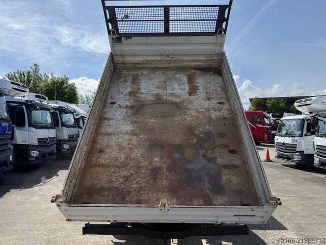 Three-way tipper van MERCEDES-BENZ VARIO 818 D DOKA Kipper MEILLER 3-Seiten+2 X AHK