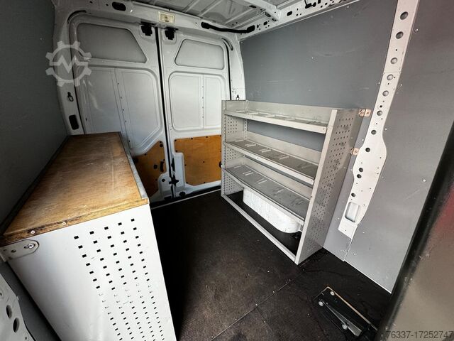 Box van Renault Hubarbeitsbühne Versalift  VTL-145 F