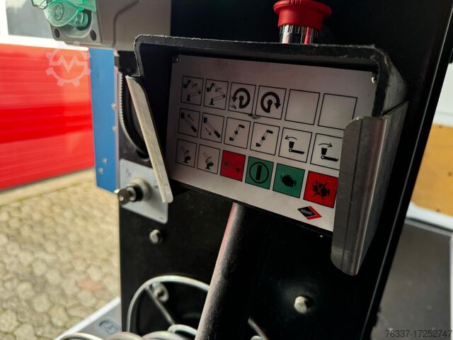 Box van Renault Hubarbeitsbühne Versalift  VTL-145 F