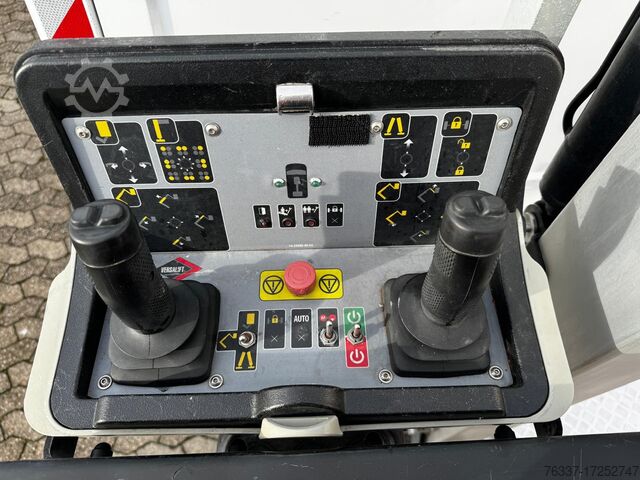 Box van Renault Hubarbeitsbühne Versalift  VTL-145 F