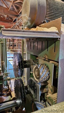 Komplettes Sägewerk (stationär) EWD 7-stielige Doppelwellenkreissäge DWK 700 T-6 340