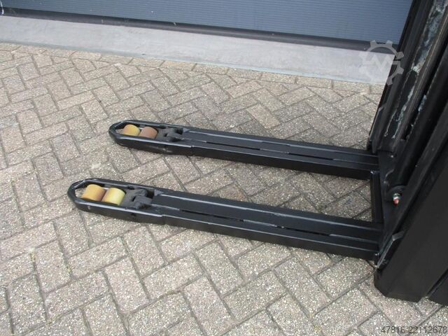 High lifting pallet truck TOYOTA SPE200D