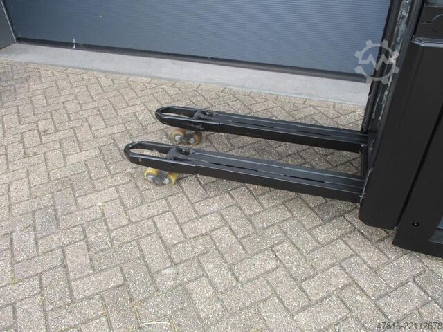 High lifting pallet truck TOYOTA SPE200D