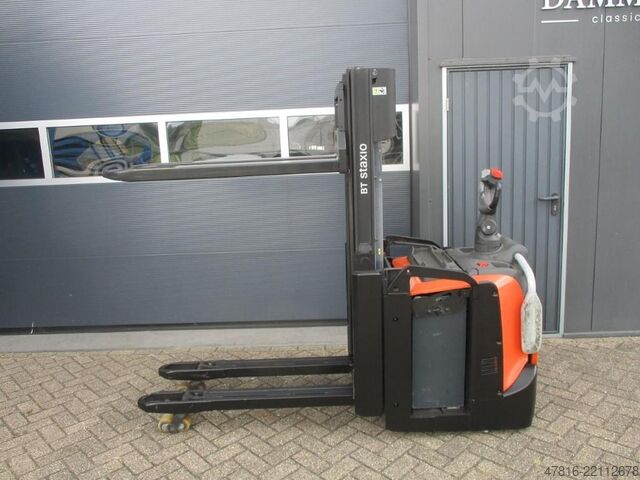 High lifting pallet truck TOYOTA SPE200D