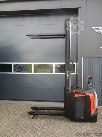 High lifting pallet truck TOYOTA SPE200D