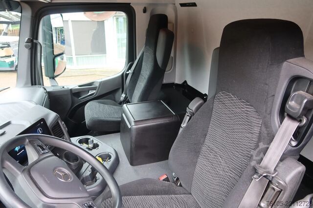 Box body Mercedes-Benz Actros 1824L Bakwagen + Laadklep 2000 kg