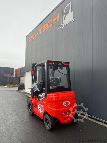 Electric 4-wheel forklift EP EFL203P