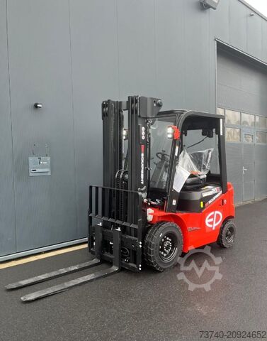 Electric 4-wheel forklift EP EFL203P