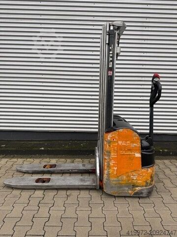 Pedestrian Stacker Still EGV16