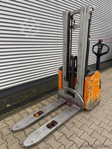 Pedestrian Stacker Still EGV16
