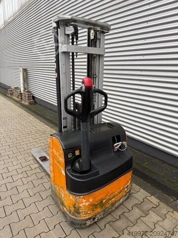 Pedestrian Stacker Still EGV16