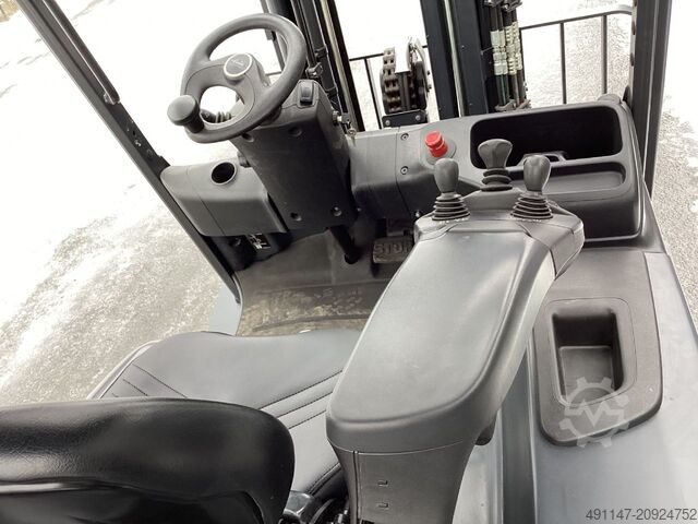 Electric 4-wheel forklift Linde E40L-01/600 Container Version