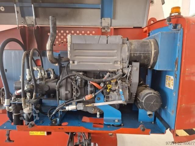 Telescopic boom lift Genie S-60 HC