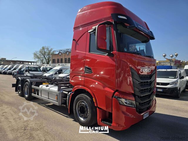 LKW-Fahrgestell IVECO SWAY 480 MOTRICE 3 ASSI 12/2021