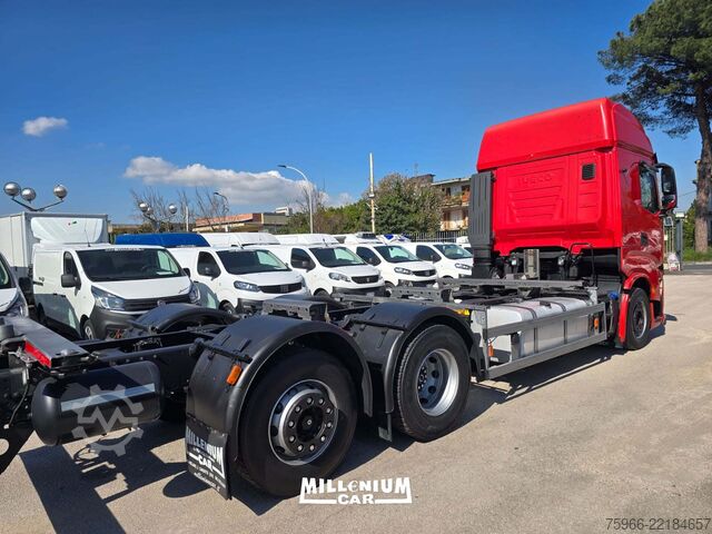 LKW-Fahrgestell IVECO SWAY 480 MOTRICE 3 ASSI 12/2021