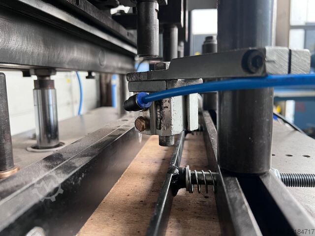 Mehrspindelbohrmaschine COMEC FMC 900