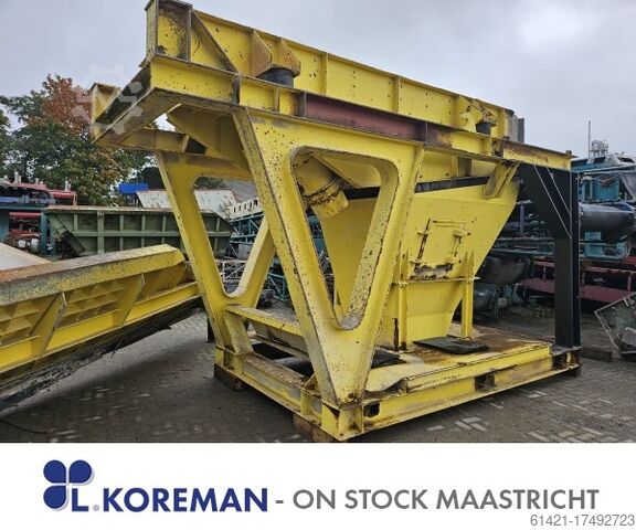 Hazemag Hopper with Vibrating Chute