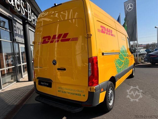 High-roof van Mercedes-Benz eSprinter 312 DHL Regal KEP-Ausbau