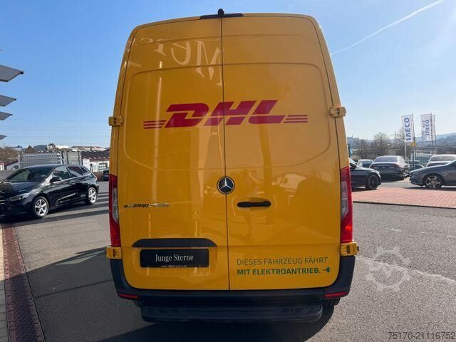 High-roof van Mercedes-Benz eSprinter 312 DHL Regal KEP-Ausbau