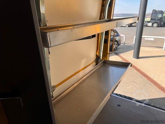 High-roof van Mercedes-Benz eSprinter 312 DHL Regal KEP-Ausbau