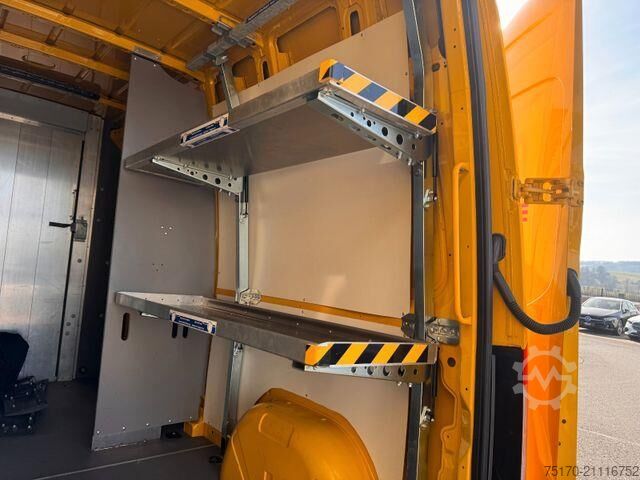 High-roof van Mercedes-Benz eSprinter 312 DHL Regal KEP-Ausbau