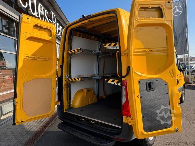 High-roof van Mercedes-Benz eSprinter 312 DHL Regal KEP-Ausbau