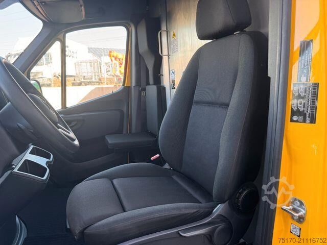 High-roof van Mercedes-Benz eSprinter 312 DHL Regal KEP-Ausbau