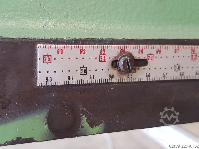 Plattenaufteilsäge DeWalt Radialarmkreissäge 300 mm Sägeblatt / 900 mm