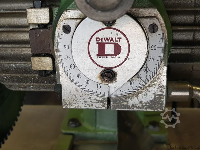 Plattenaufteilsäge DeWalt Radialarmkreissäge 300 mm Sägeblatt / 900 mm