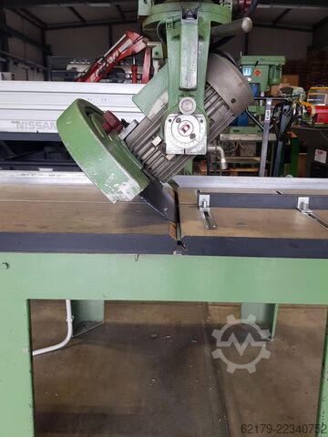 Plattenaufteilsäge DeWalt Radialarmkreissäge 300 mm Sägeblatt / 900 mm