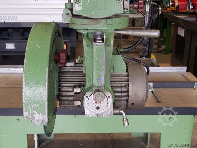 Plattenaufteilsäge DeWalt Radialarmkreissäge 300 mm Sägeblatt / 900 mm