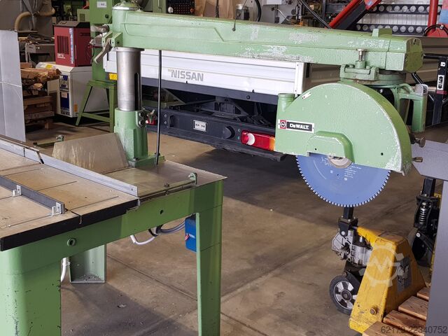 Plattenaufteilsäge DeWalt Radialarmkreissäge 300 mm Sägeblatt / 900 mm