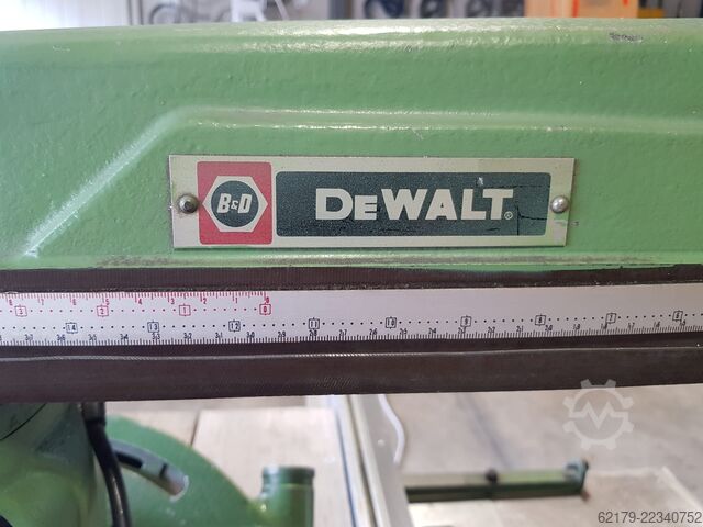 Plattenaufteilsäge DeWalt Radialarmkreissäge 300 mm Sägeblatt / 900 mm