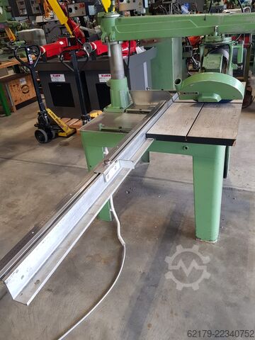Plattenaufteilsäge DeWalt Radialarmkreissäge 300 mm Sägeblatt / 900 mm