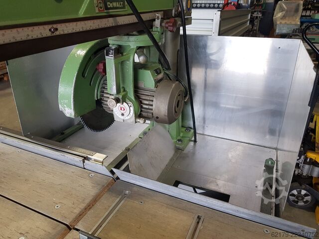 Plattenaufteilsäge DeWalt Radialarmkreissäge 300 mm Sägeblatt / 900 mm