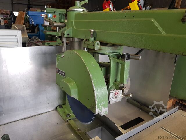 Plattenaufteilsäge DeWalt Radialarmkreissäge 300 mm Sägeblatt / 900 mm