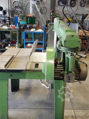 Plattenaufteilsäge DeWalt Radialarmkreissäge 300 mm Sägeblatt / 900 mm