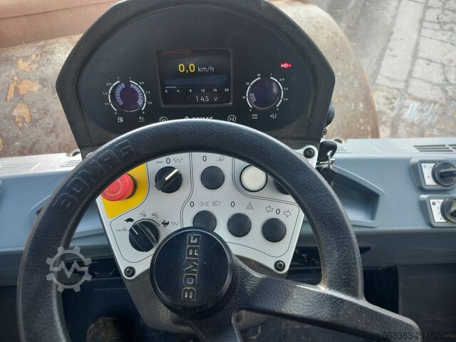 Single drum roller BOMAG BW216D5