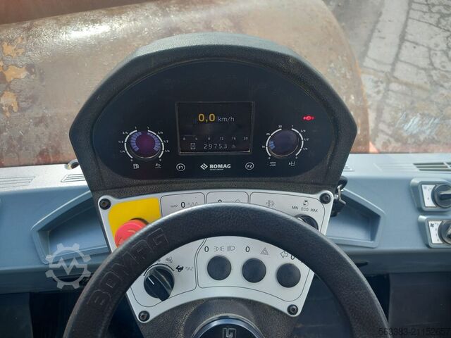 Single drum roller BOMAG BW216D5
