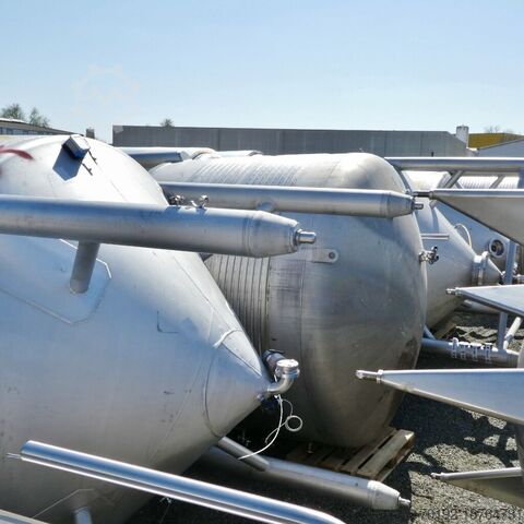 13700 liter heatable/coolable pressure tank made of V4A  