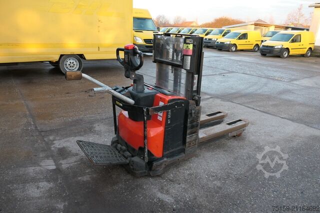 Hochhubwagen bt SWE 200D Batterie schwach! 36/2020