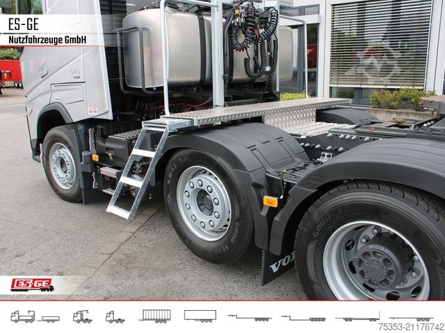 Heavy-duty truck VOLVO FH 551 8x4 Tridem VLA (Luftfederung)