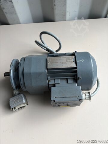  Motoreduktor SEW-Eurodrive RF32DT71D6 0,25 kW 36 obr./min i=24,17 3-fazowy Motoreduktor SEW-Eurodrive RF32DT71D6 0,25 kW 36 obr./min i=24,17 3-fazowy