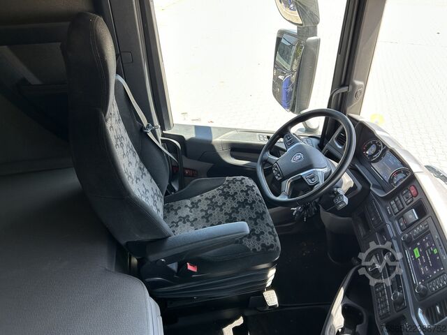 Standard tractor Scania S500 Highline / Retarder / 740 dkm / Tacho V2 /...