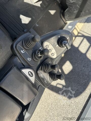 Still RX70-40 Triplo 400 Freelift / Sideshift / Fork positioner Container Truck Deutz Diesel 2014 STILL RX70-40 Triplo 400 Freelift / Sideshift / Vorkversteller ContainerTruck Deutz Diesel 2014