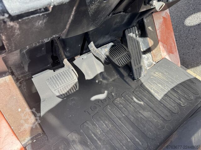 Toyota 62-7FDF25 Triplex 600 Free Lift/ Sideshift Diesel 2004 TOYOTA 62-7FDF25 Triplo 600 Freelift/ Sideshift Diesel 2004