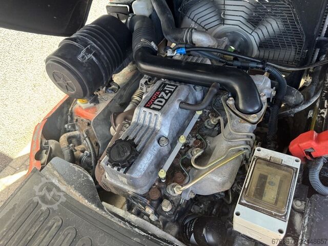 Toyota 62-7FDF25 Triplex 600 Free Lift/ Sideshift Diesel 2004 TOYOTA 62-7FDF25 Triplo 600 Freelift/ Sideshift Diesel 2004