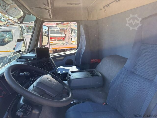 Box body Volvo FM 310 + DHOLLANDIA LOADLIFT 3000 KG + ZIJDEUR ...