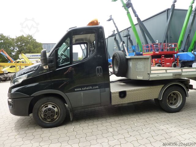 Tractor unit + low-bed semi-trailer Iveco Daily 40