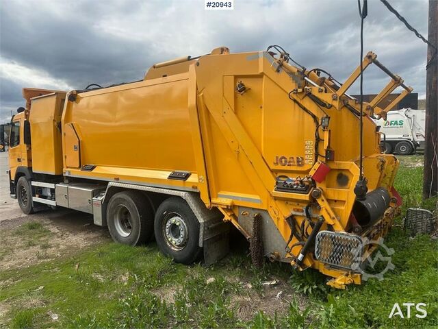 Garbage truck Volvo FM 370 6x2 – 3-chamber refuse truck.
